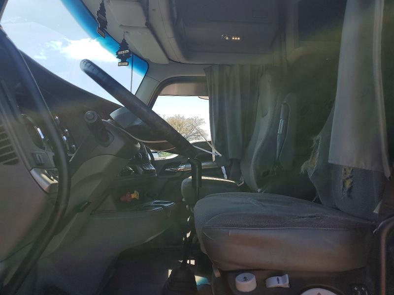 2014 Kenworth T680 Semi Truck