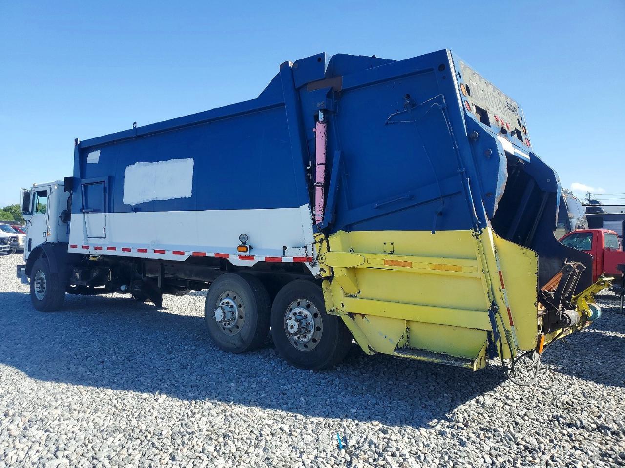 2010 Mack MRU600 Refuse Truck