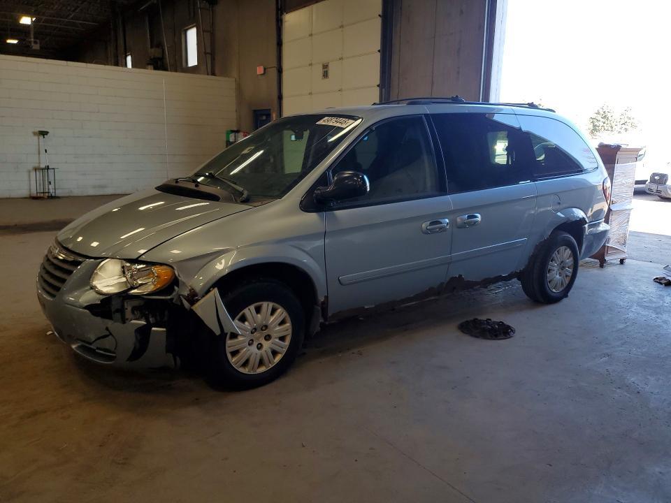 2005 Chrysler Town & Country lx