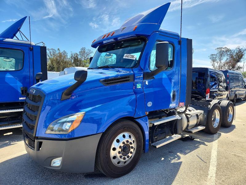 2020 Freightliner Cascadia 126 Semi Truck