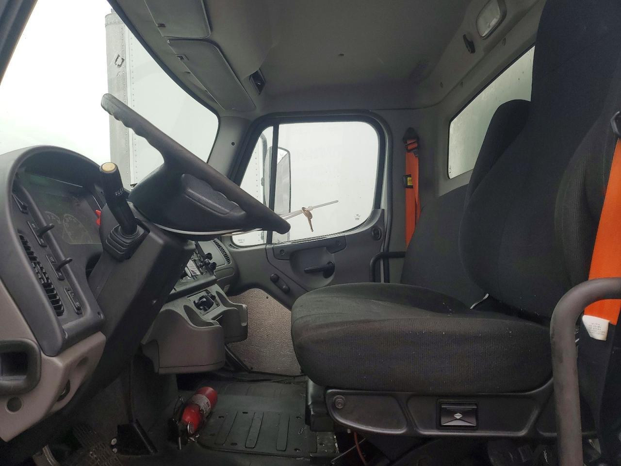 2018 Freigliner 2018 Freightliner Business Class M2 BOX Truck