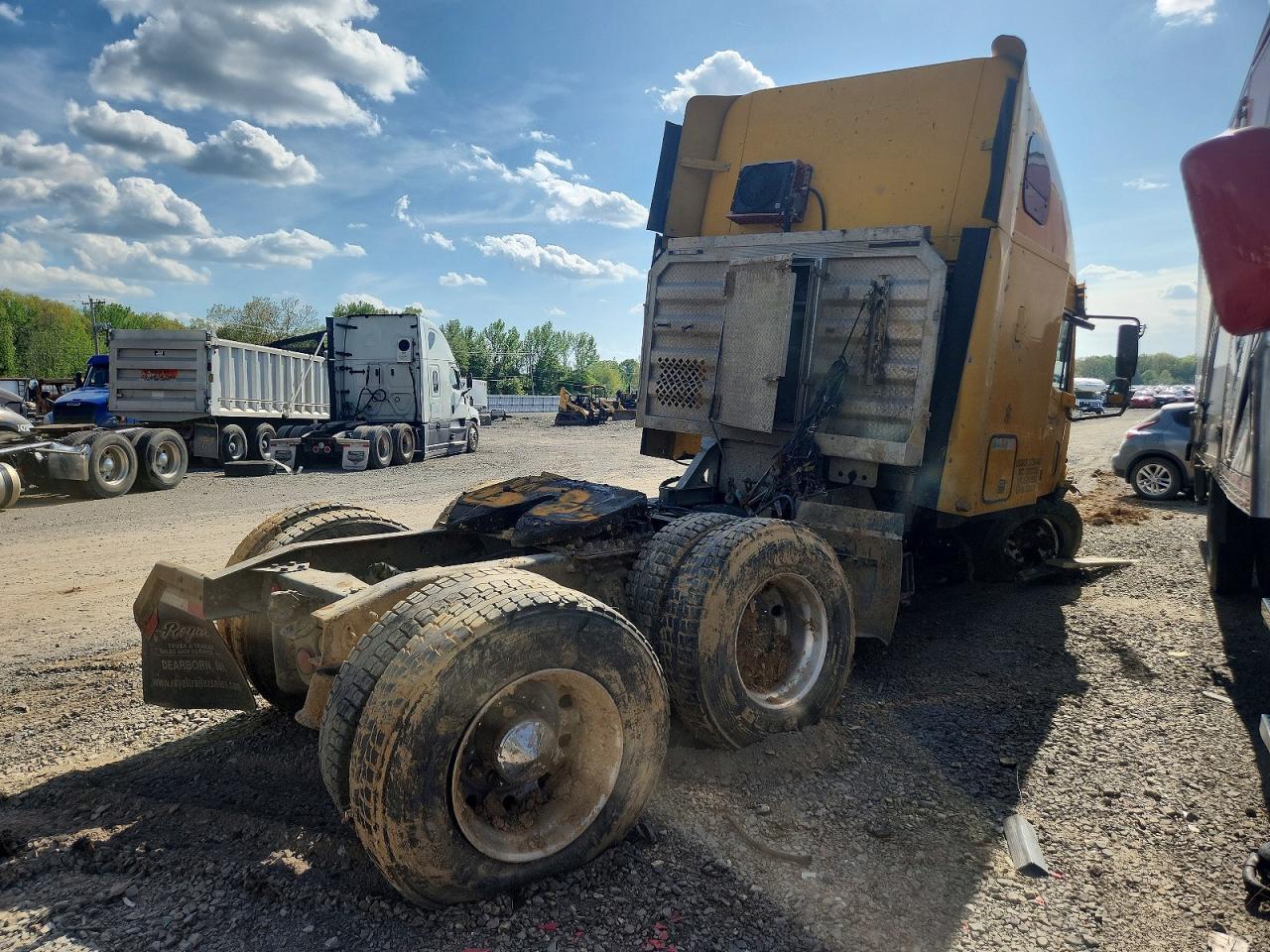 2006 Freightliner Columbia 120 Semi Truck