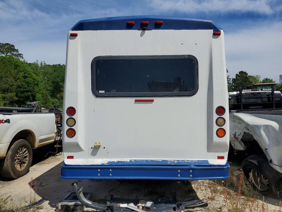 2015 Ford Econoline E450 Super Duty Cutaway Van
