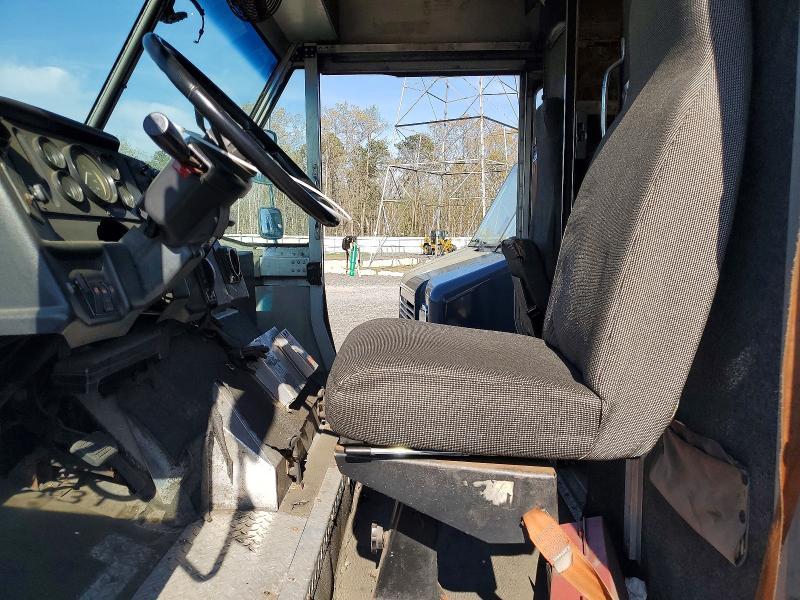 1999 Freightliner MT45G Delivery Truck