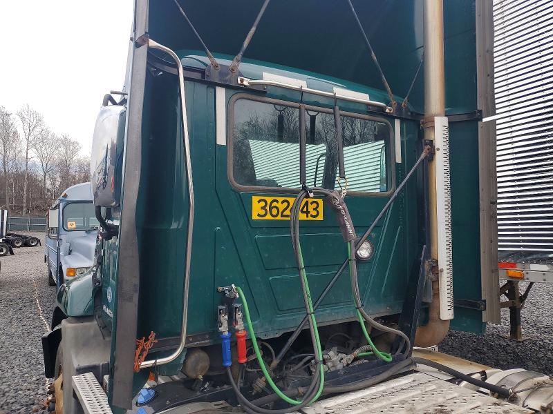 2017 Mack Cxu612 Semi Truck