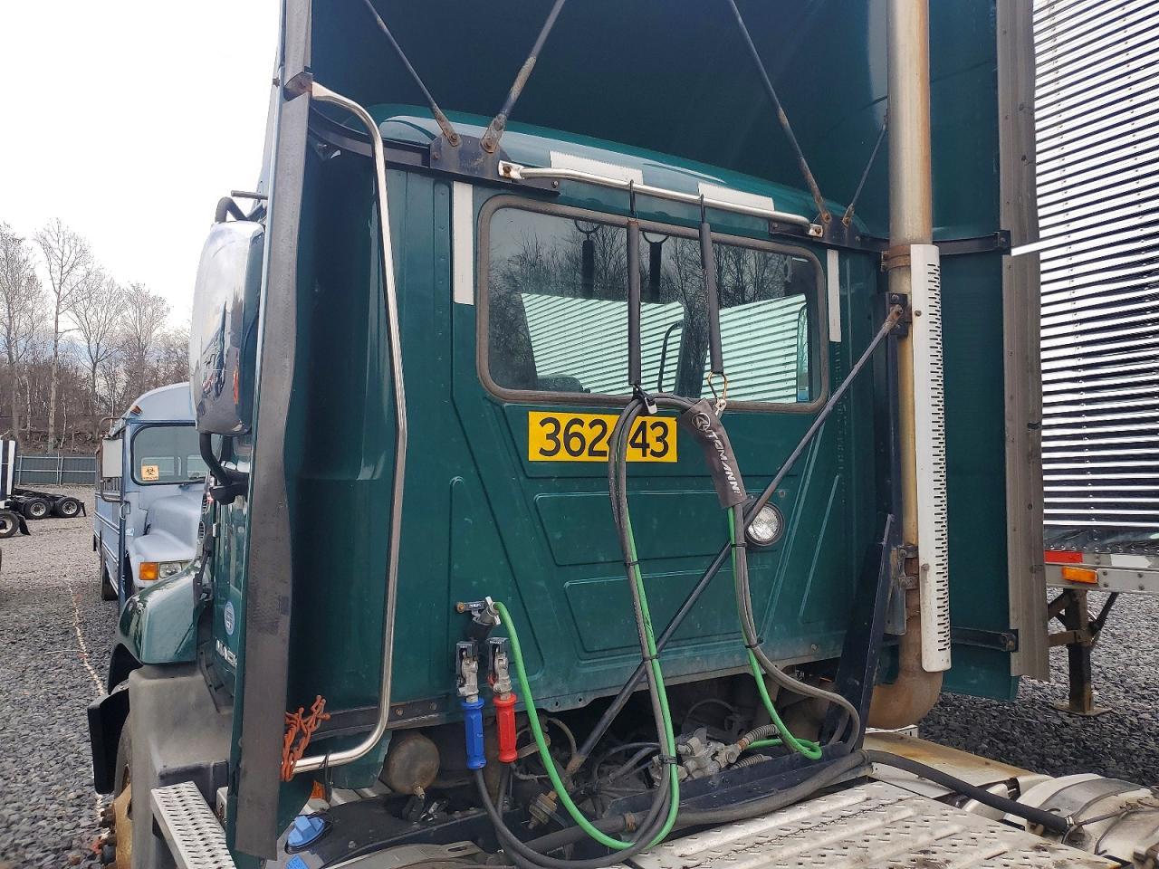 2017 Mack CXU612 Semi Truck