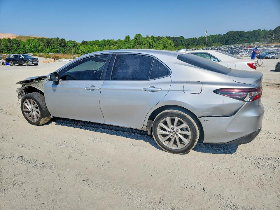 2021 Toyota Camry le