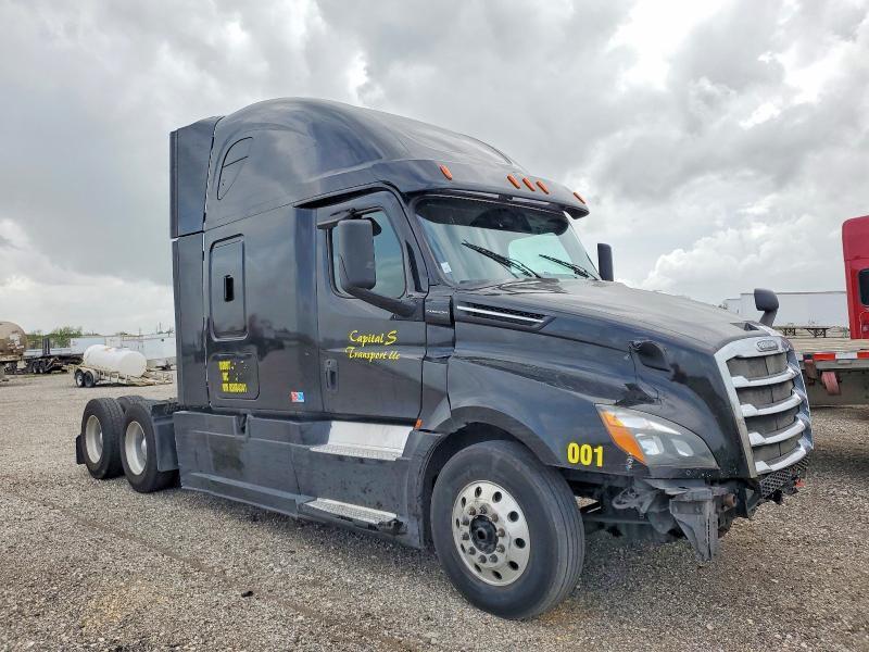 2019 Freightliner Cascadia 126 Semi Truck