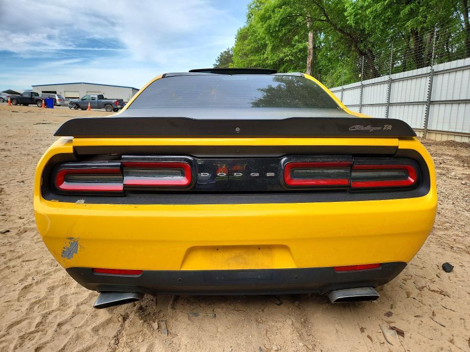 2017 Dodge Challenger r