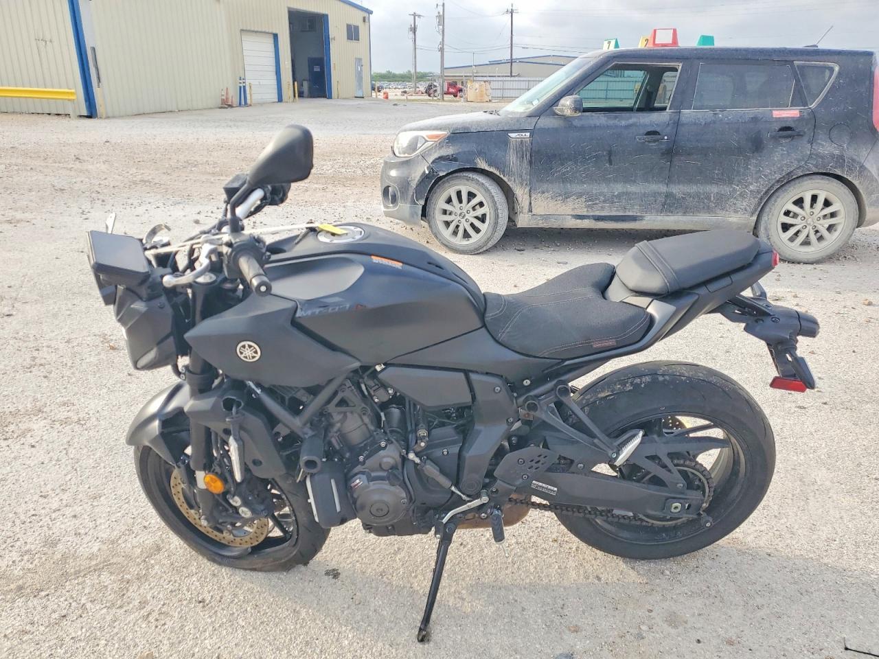 2025 Yama MTN690