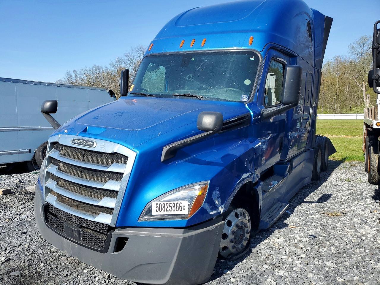 2020 Freightliner Cascadia 126 Semi Truck