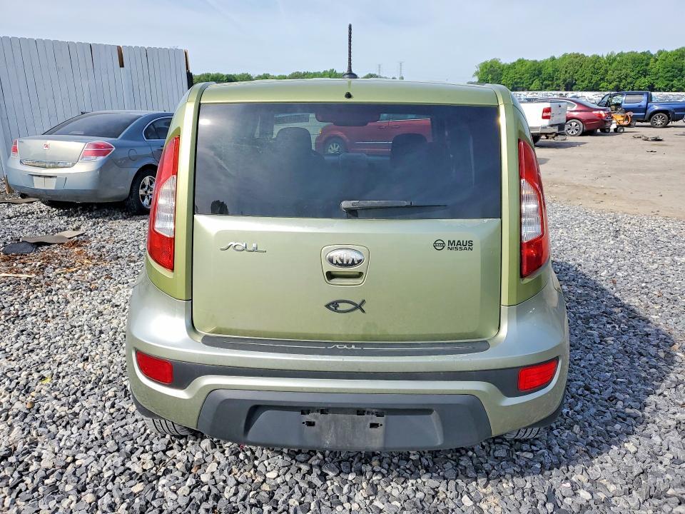 2013 KIA Soul +