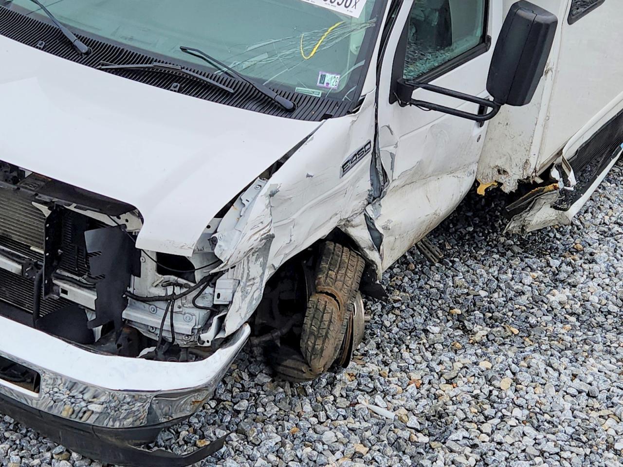 2022 Ford Econoline E450 Super Duty Cutaway Van