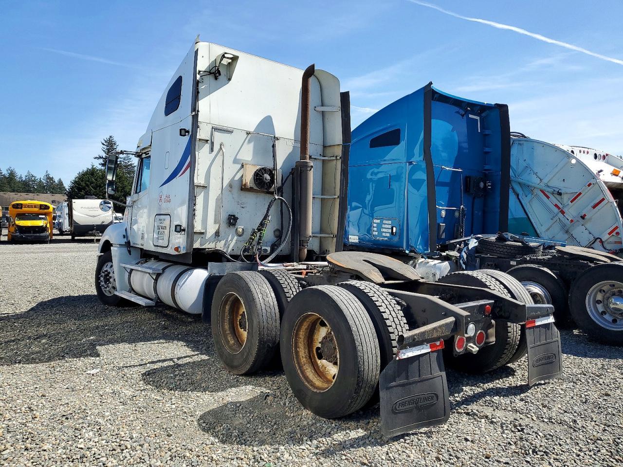 2004 Freightliner Convention