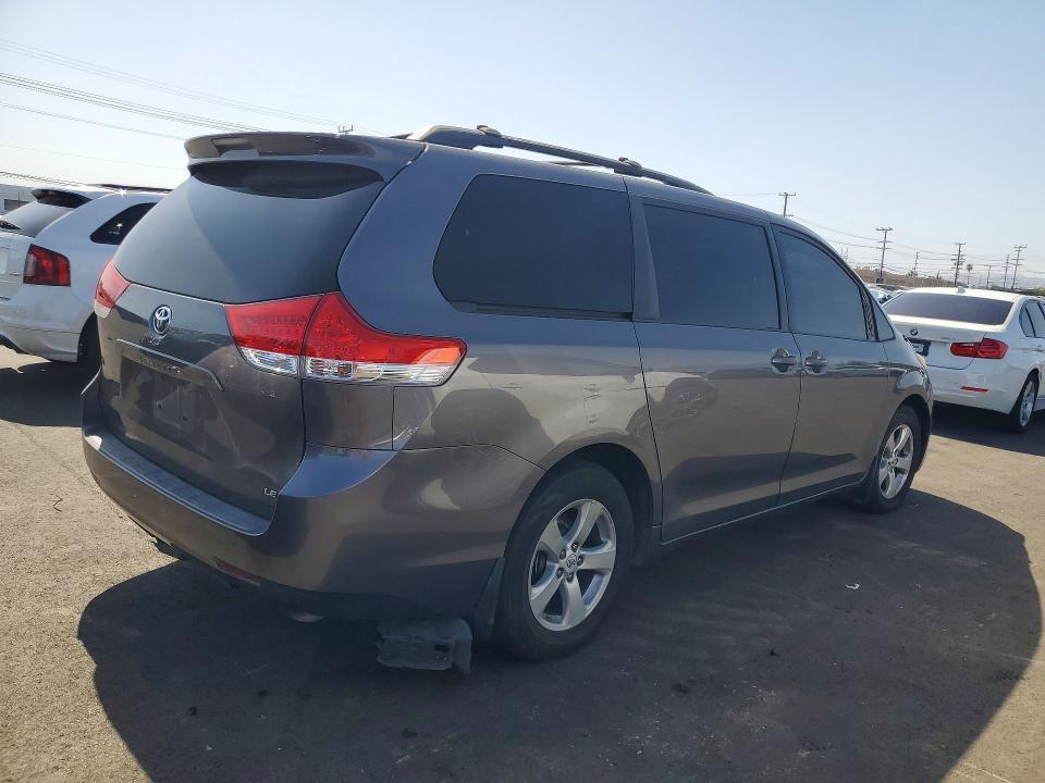 2011 Toyota Sienna le