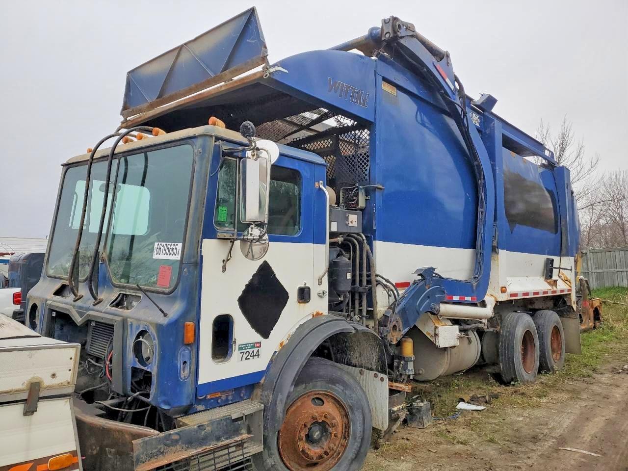 2014 Mack 600 MRU600