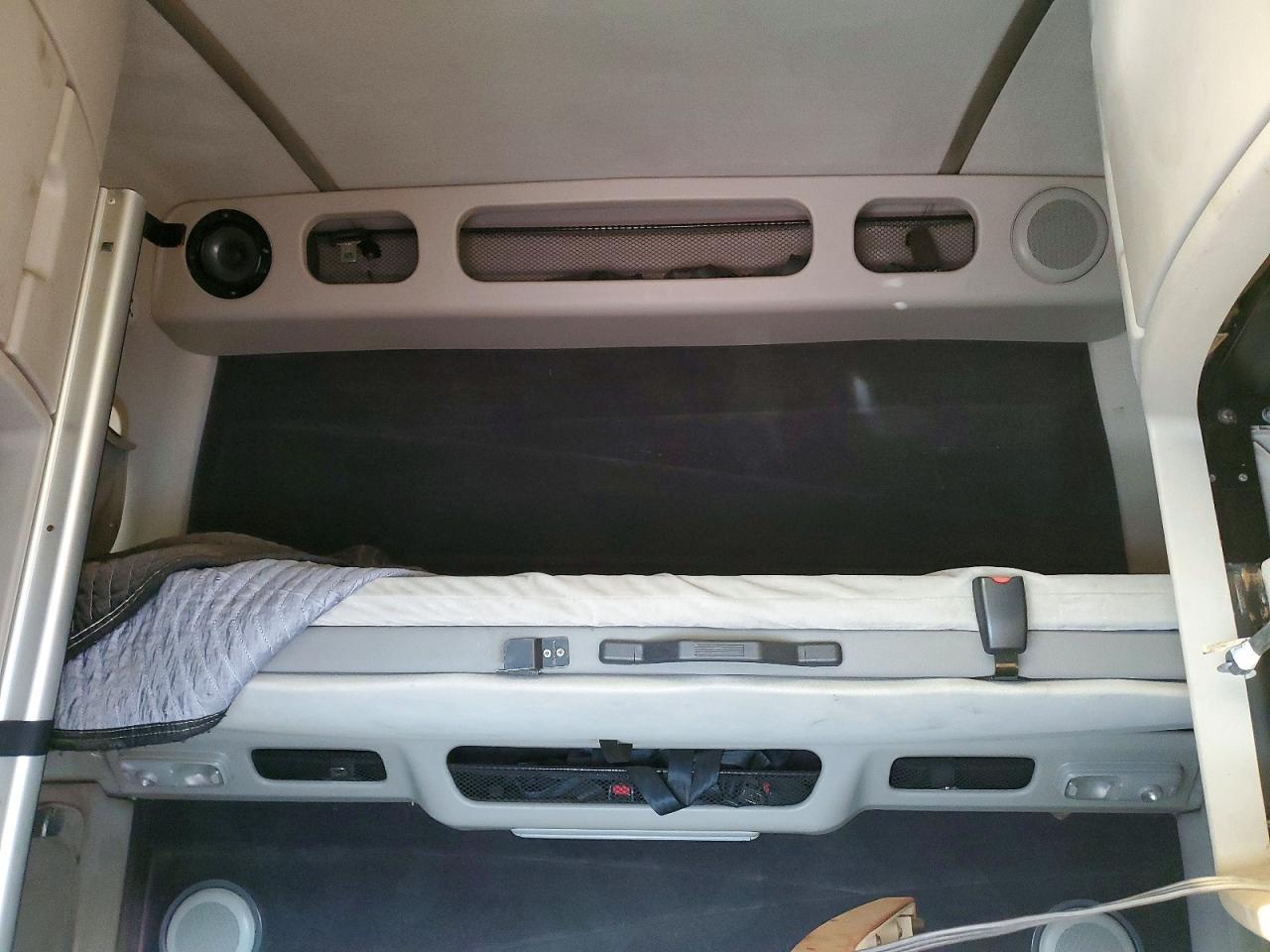 2007 Volvo VNL Semi Truck