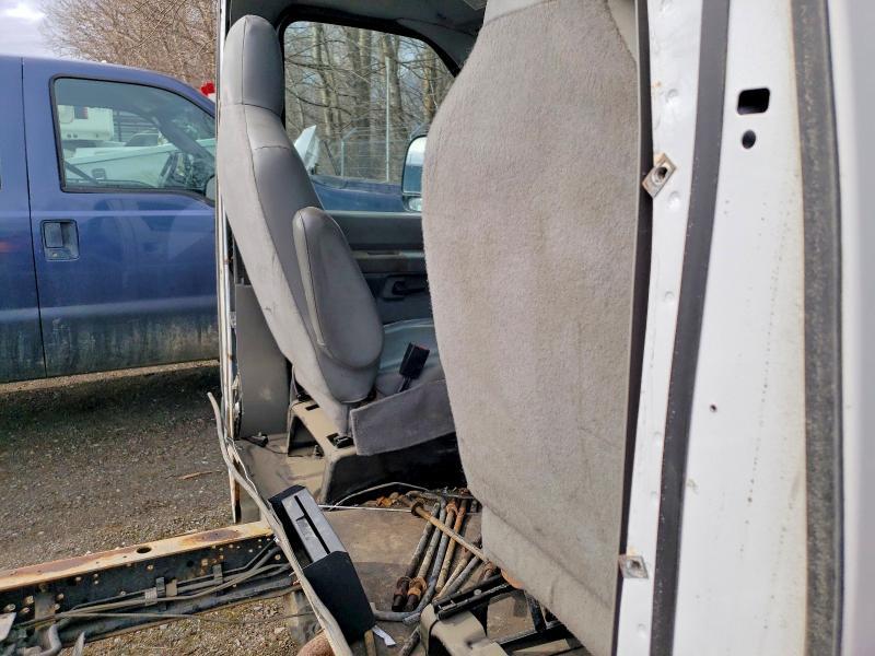 2017 Ford Econoline E350 Super Duty Cutaway Van