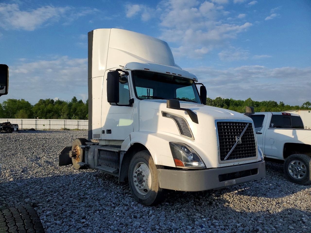 2017 Volvo VNL Semi Truck