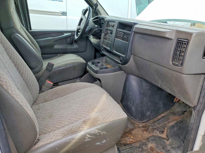 2005 Chevrolet Express Delivery Truck