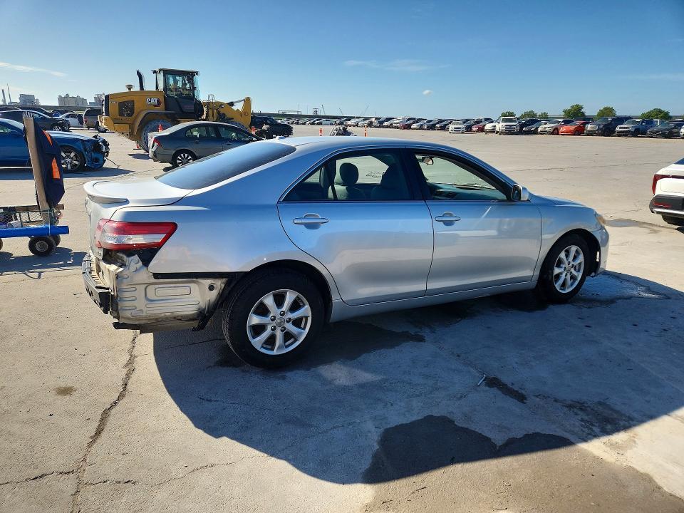 2011 Toyota Camry le