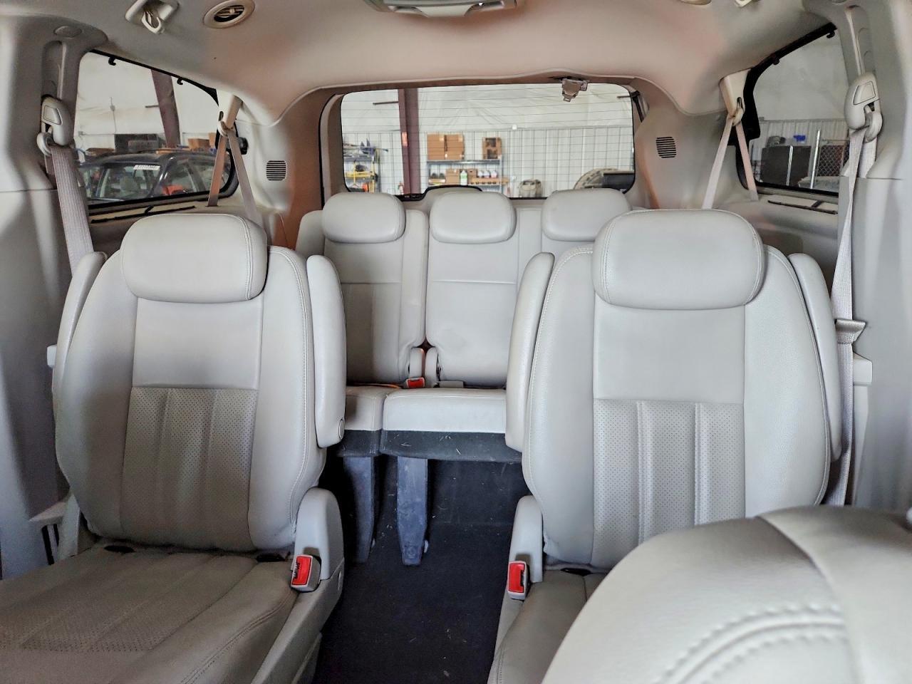 2010 Chrysler Town & Country Touring Plus