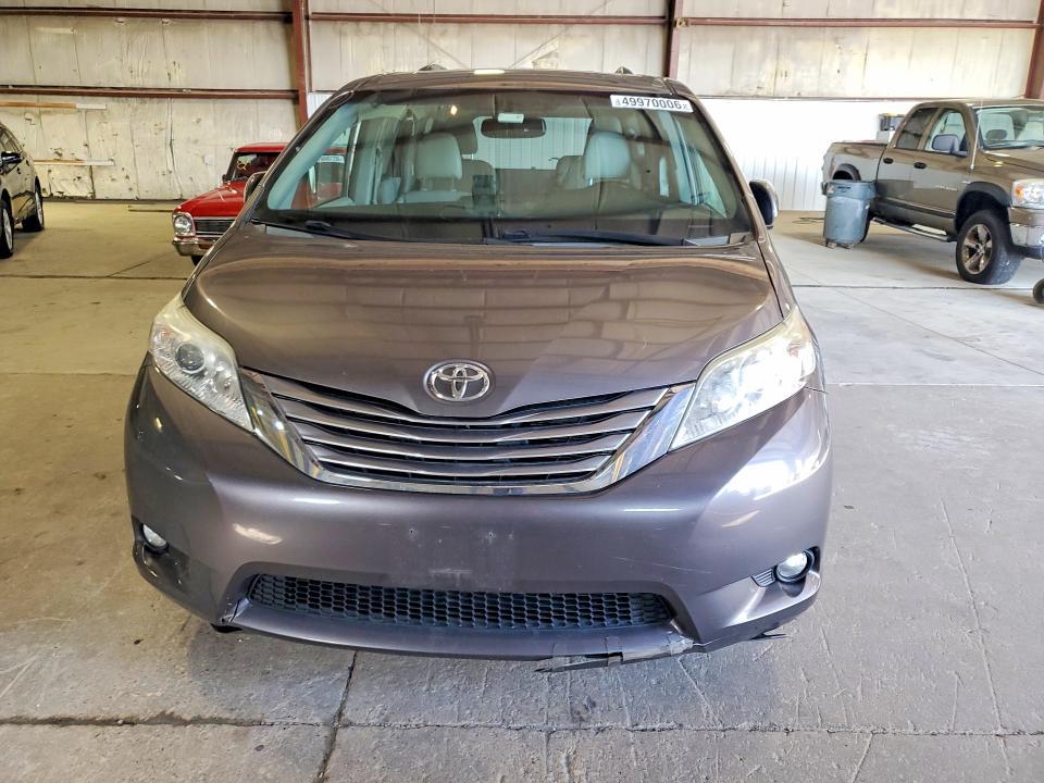 2016 Toyota Sienna xle 8-passenger