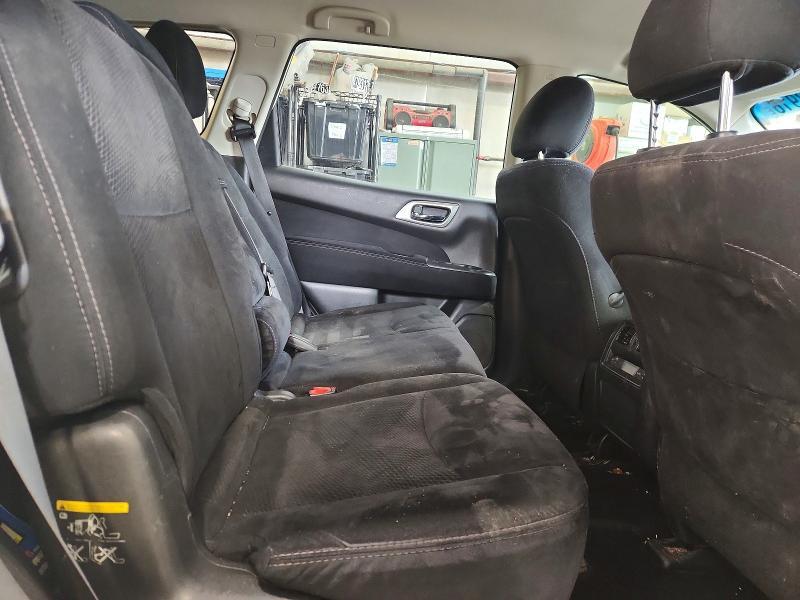 2016 Nissan Pathfinder s
