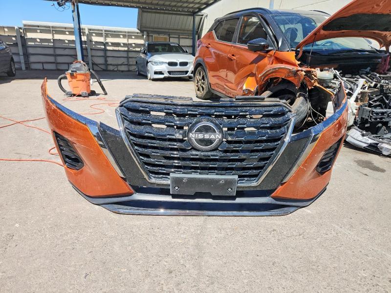 2022 Nissan Kicks SR