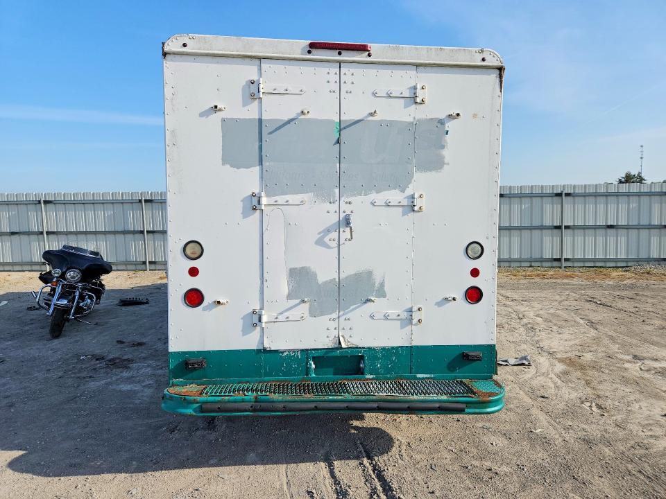 2009 Workhorse Custom Chassis W42 Delivery Truck