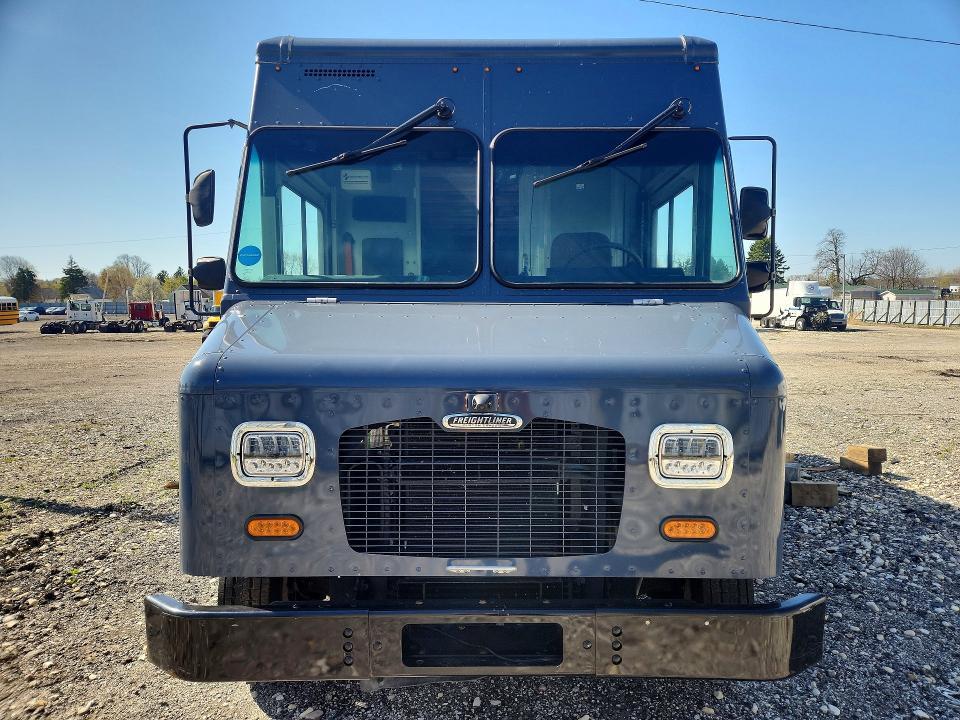 2021 Freigliner 2021 Freightliner MT45 Chassis Delivery Truck