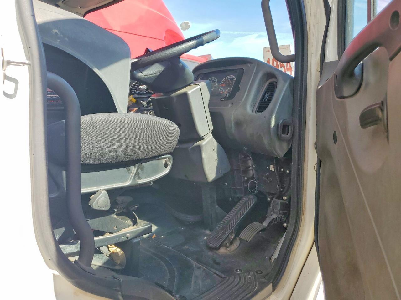 2020 Freigliner 2020 Freightliner Business Class M2 Sweeper Truck