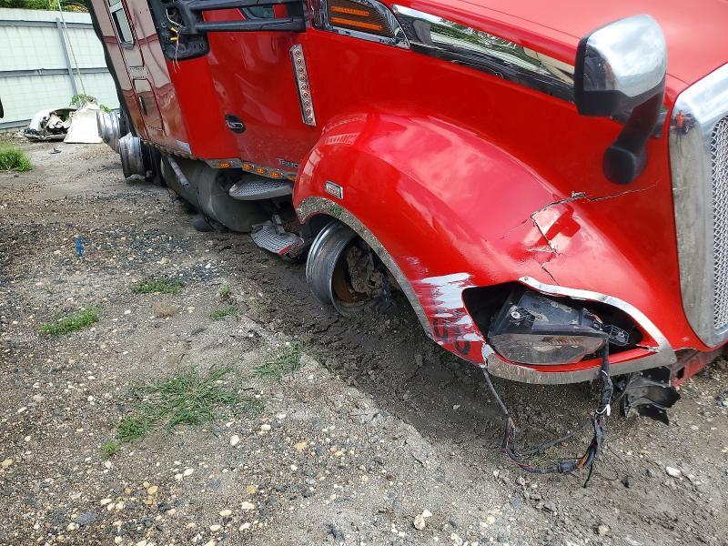 2016 Kenworth T680 Semi Truck