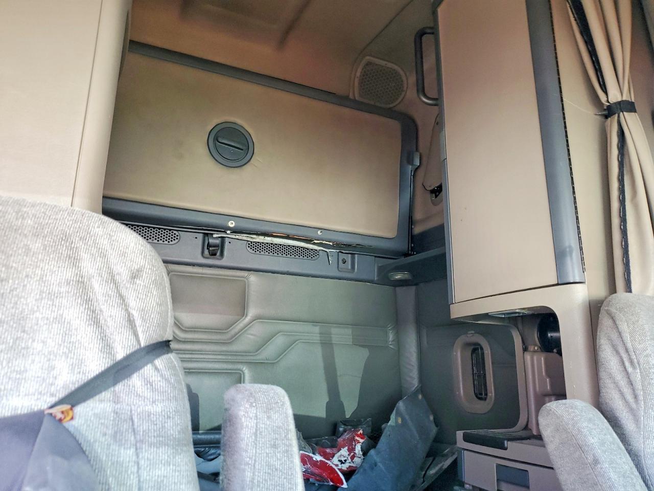 2009 Freigliner 2009 Freightliner Cascadia Semi Truck