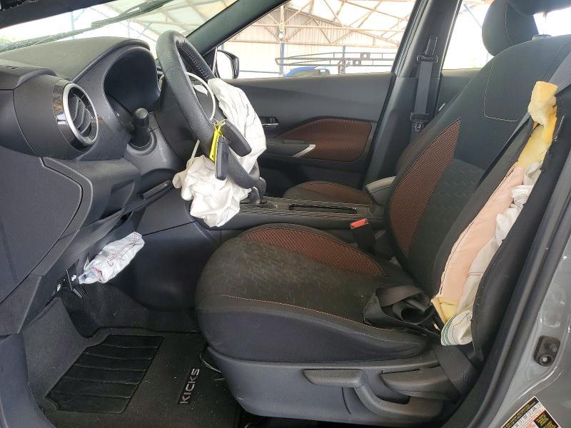 2024 Nissan Kicks sr