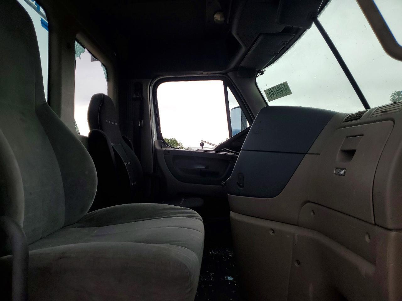 2015 Freigliner Cascadia 113