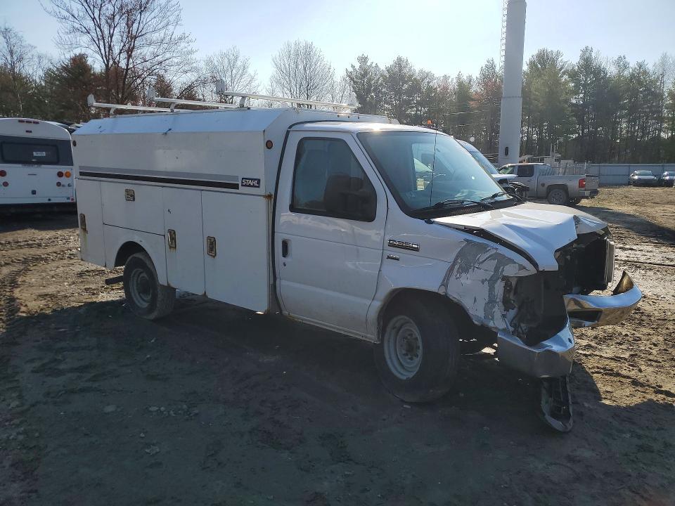 2017 Ford Econoline E350 Super Duty Cutaway Van