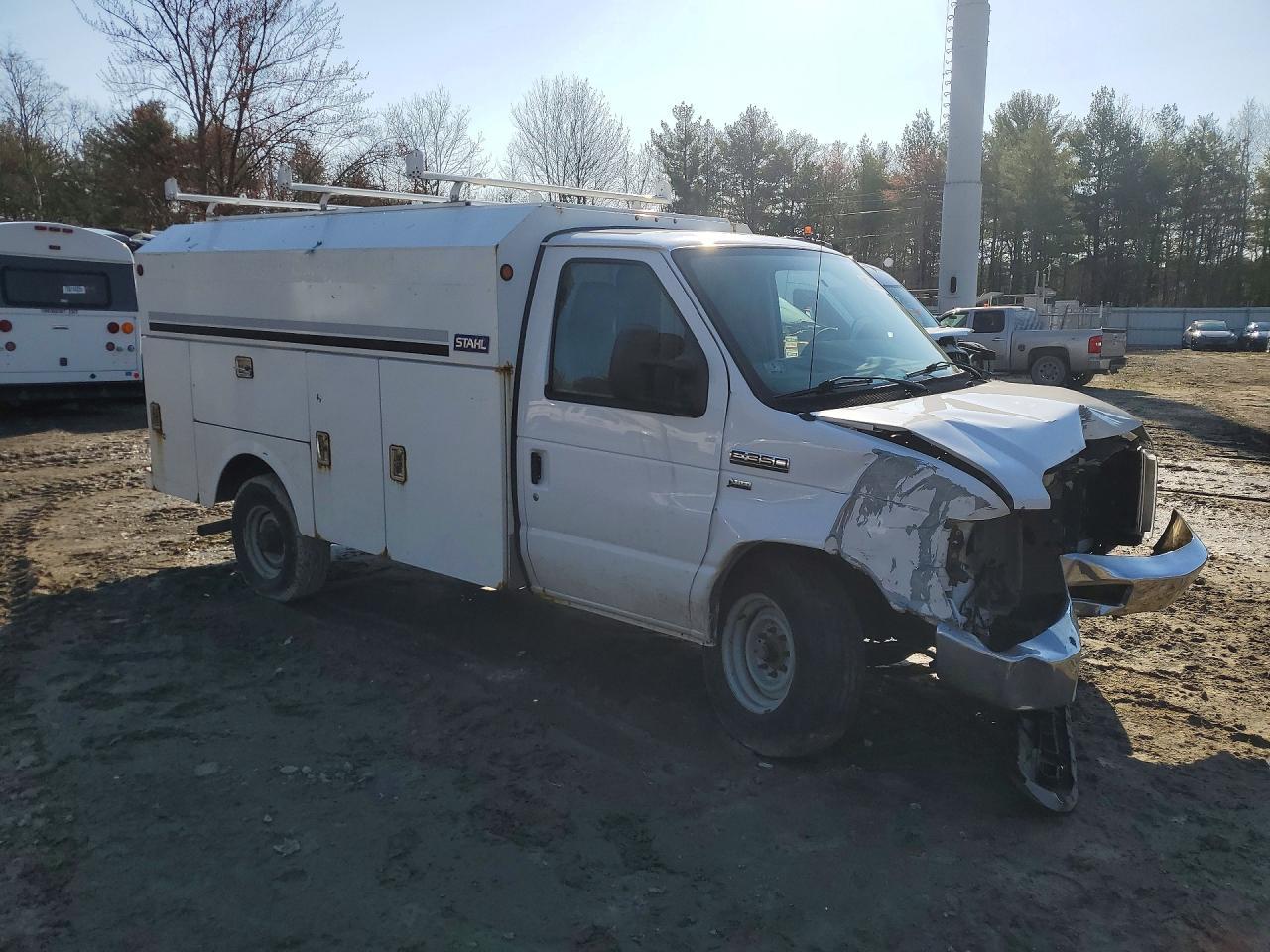 2017 Ford Econoline E350 Super Duty Cutaway Van