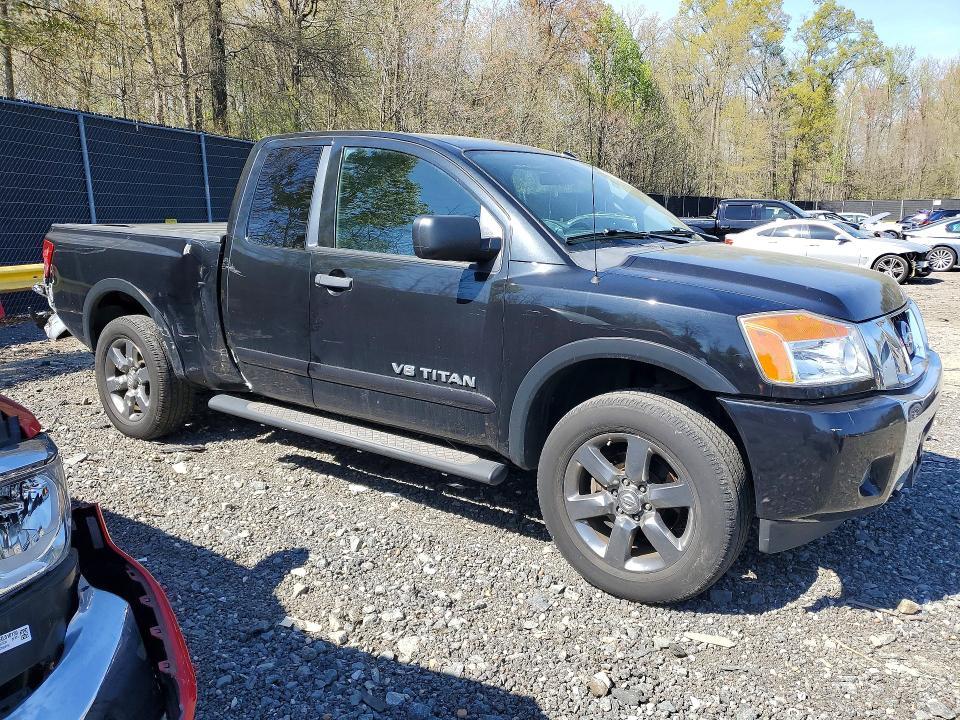 2015 Nissan Titan SV