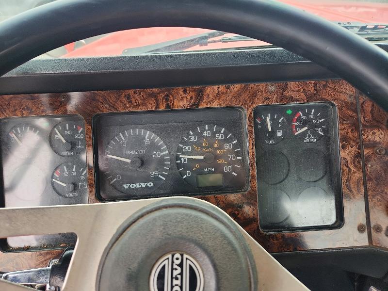 2000 Volvo ACL Semi Truck