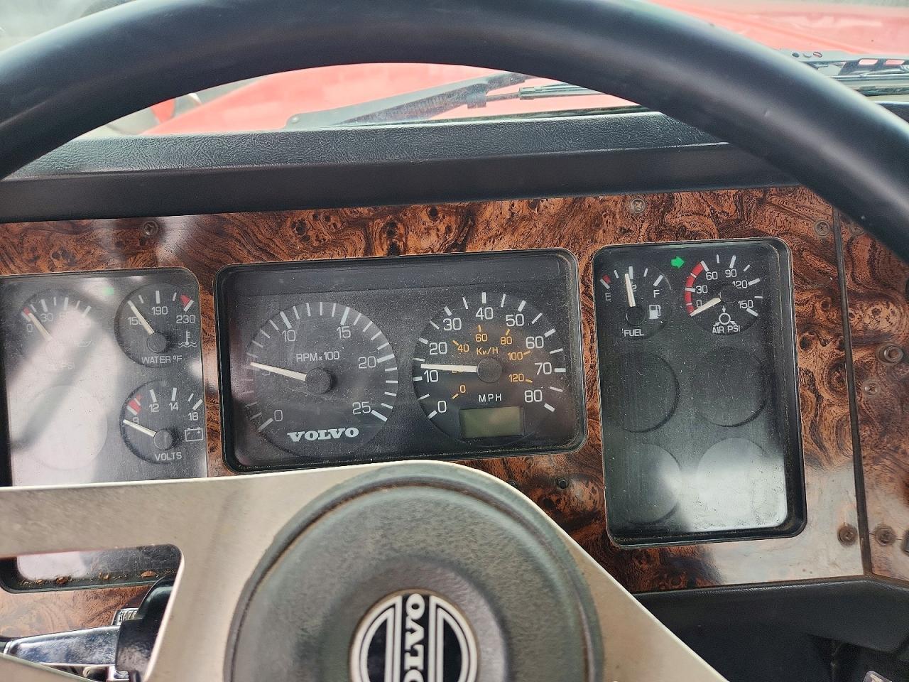 2000 Volvo ACL Semi Truck