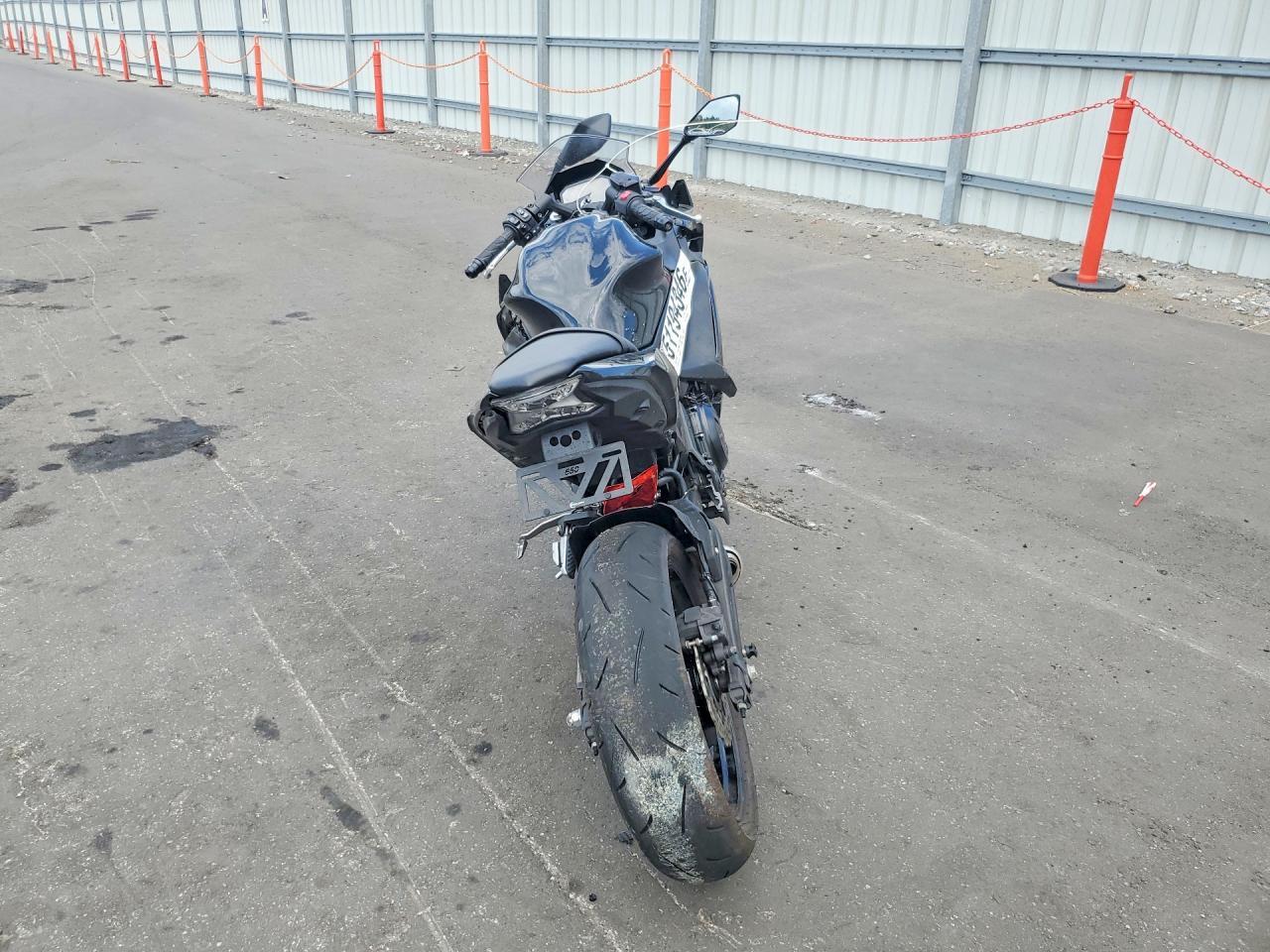 2025 Kawasaki EX650 R