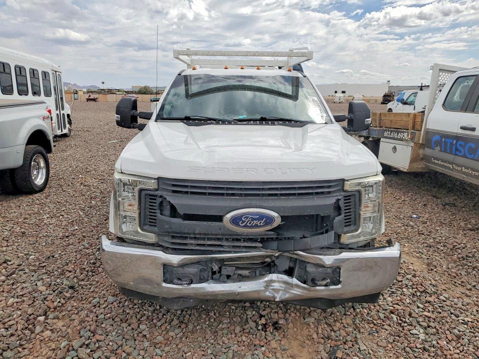 2017 Ford F350 Super Duty Utility / Service Truck