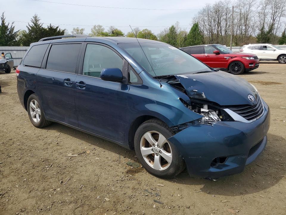 2012 Toyota Sienna le 8-passenger