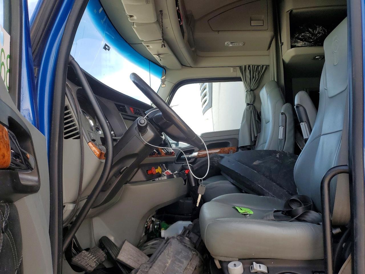 2020 Kenworth Constructi-Semi Truck