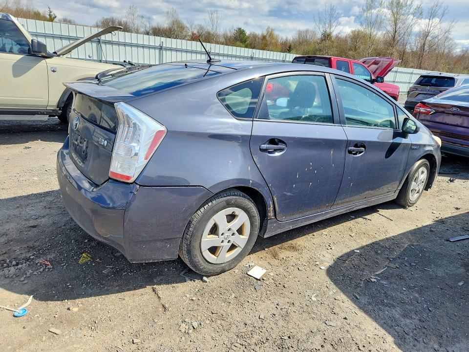 2010 Toyota Prius iii