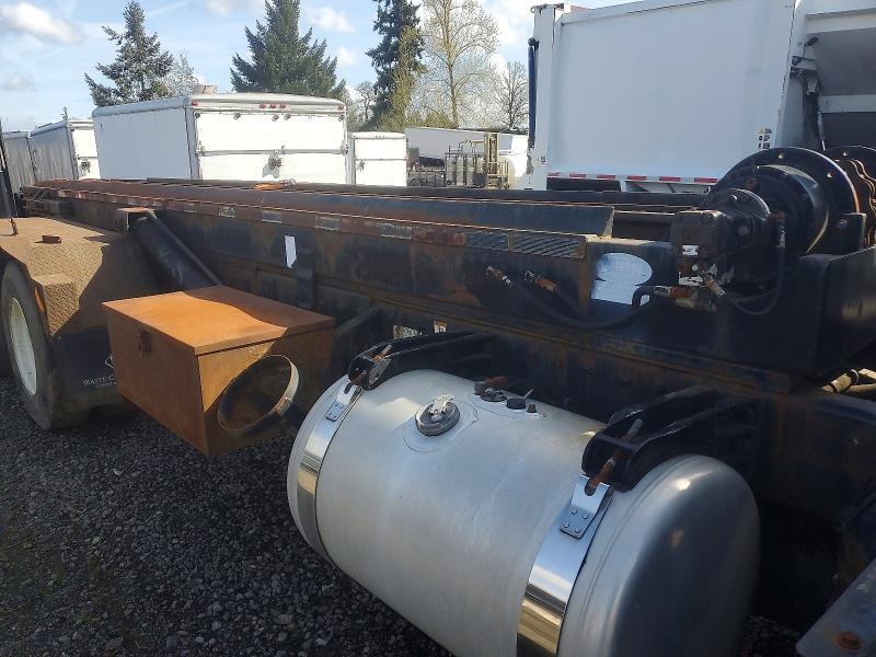 2001 Peterbilt 320 ROLL-OFF Container Truck