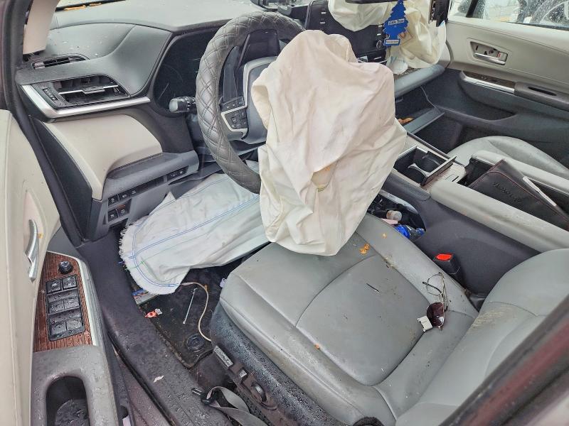 2024 Toyota Sienna xle 7-passenger