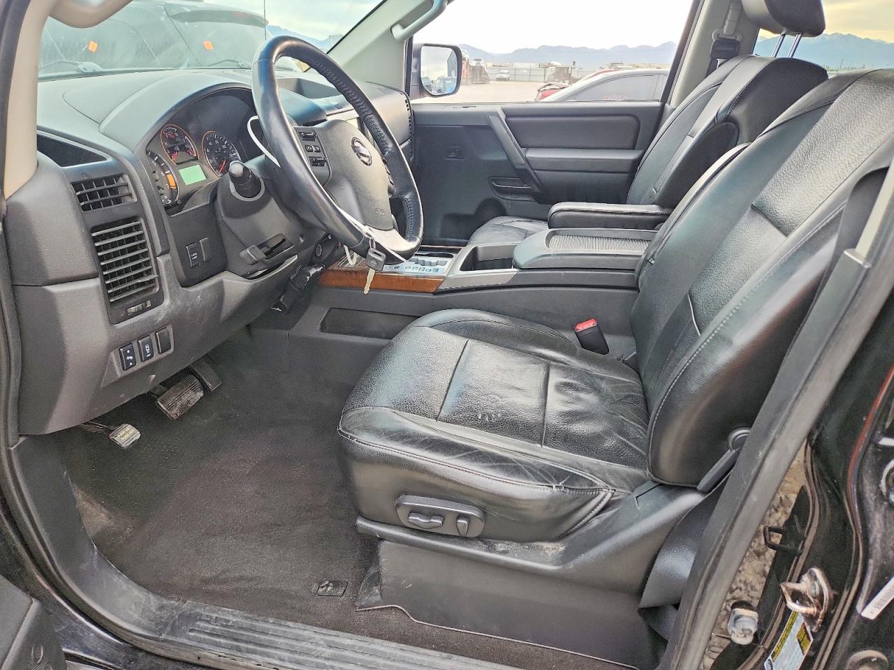 2012 Nissan Titan SV
