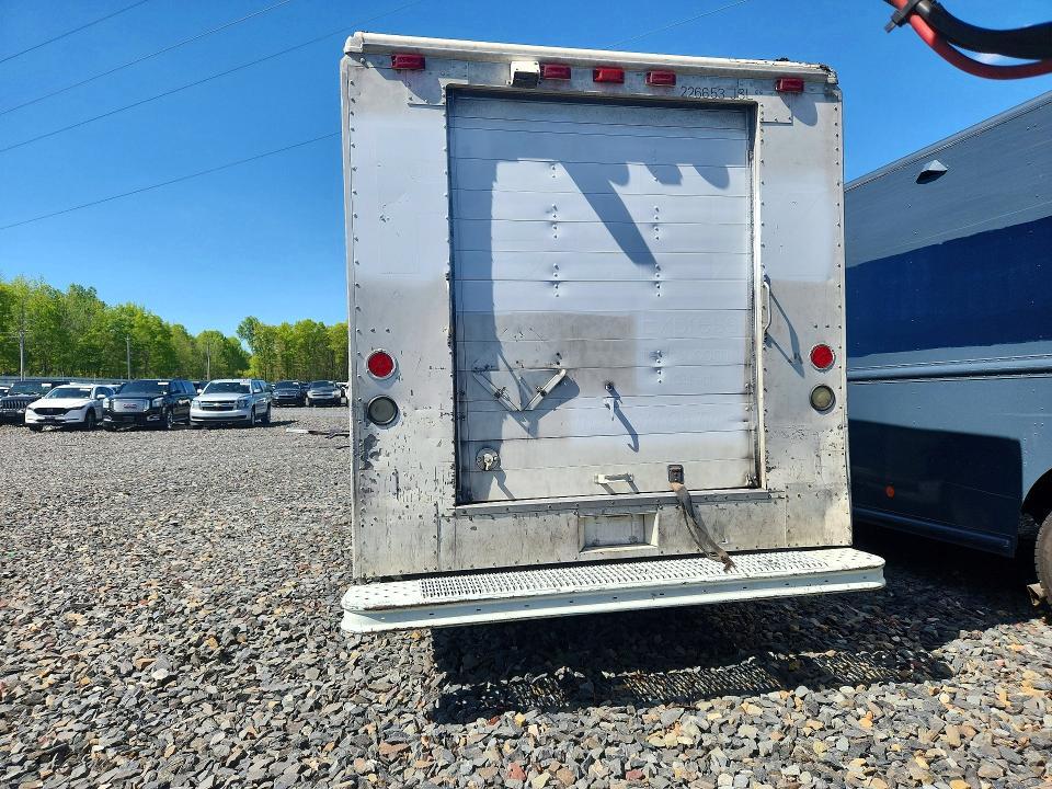 1999 Freightliner MT45G Delivery Truck